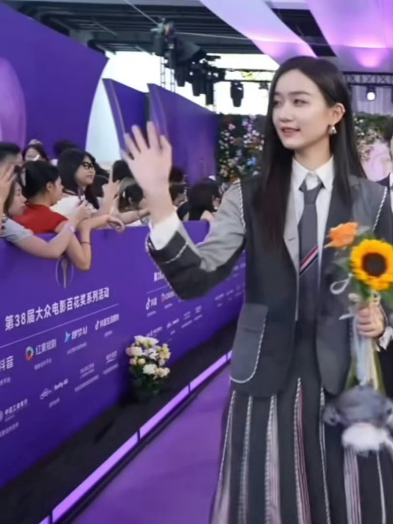 纪姿含温宜公主亮相百花奖时间真的过太快了，看见纪姿含亮相百花奖瞬间梦回《甄嬛传》
