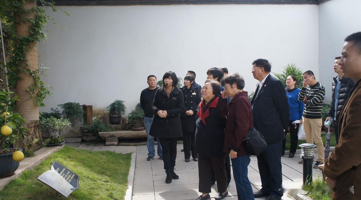 2014年11月14日，彭珮云同志莅临福州三坊七巷严复翰墨馆参观考察。严复翰墨馆