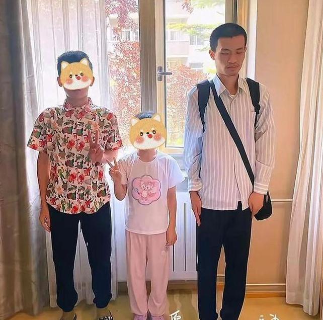 关注韦东奕是出于一种纯粹的对超群智者的尊崇，但也希望网友不要给他带来太多困扰。