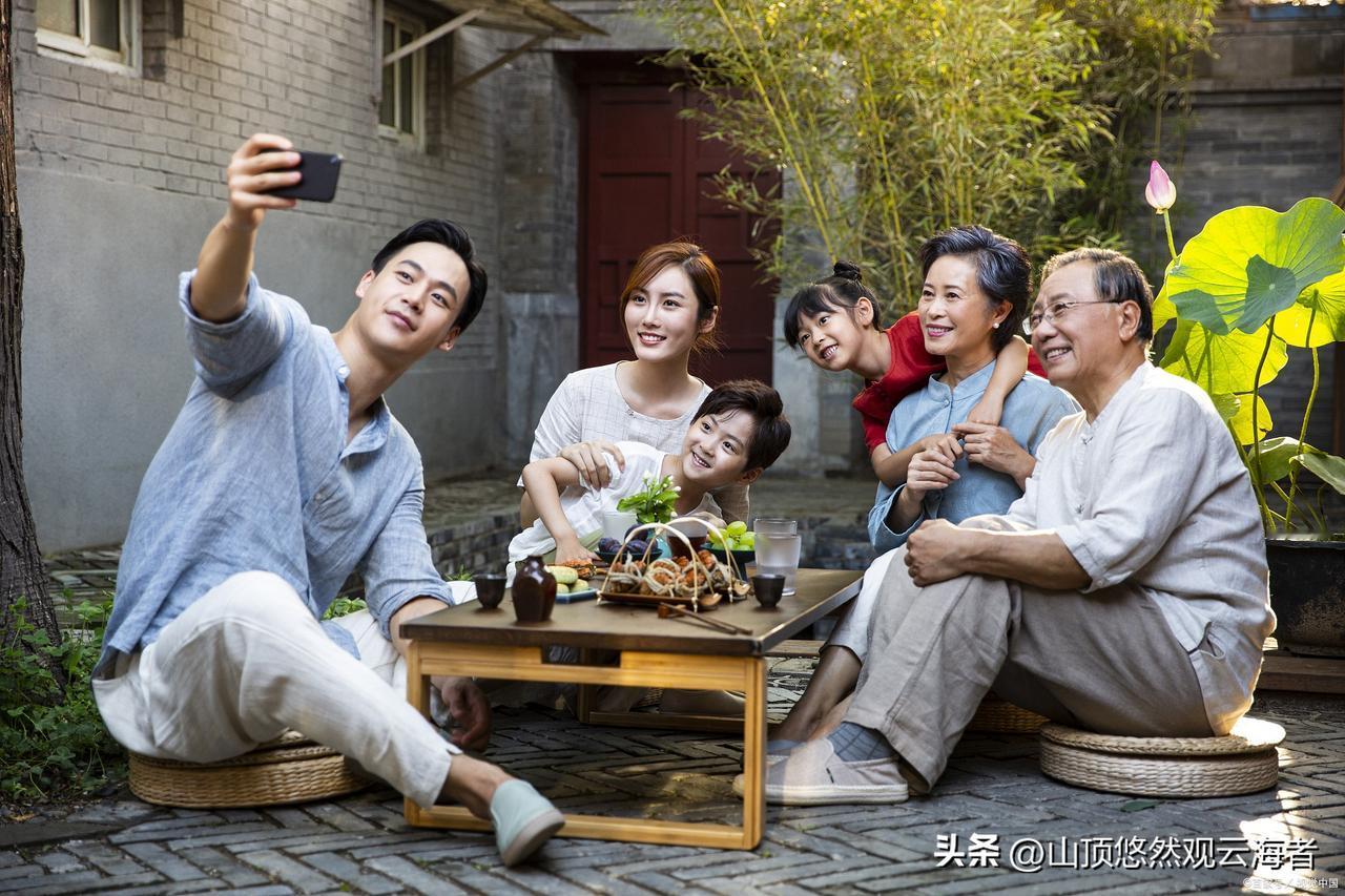 亲戚有钱和你有关系吗? 
 亲戚有钱，
是他们的本事和福气，
与你并无直接关系。