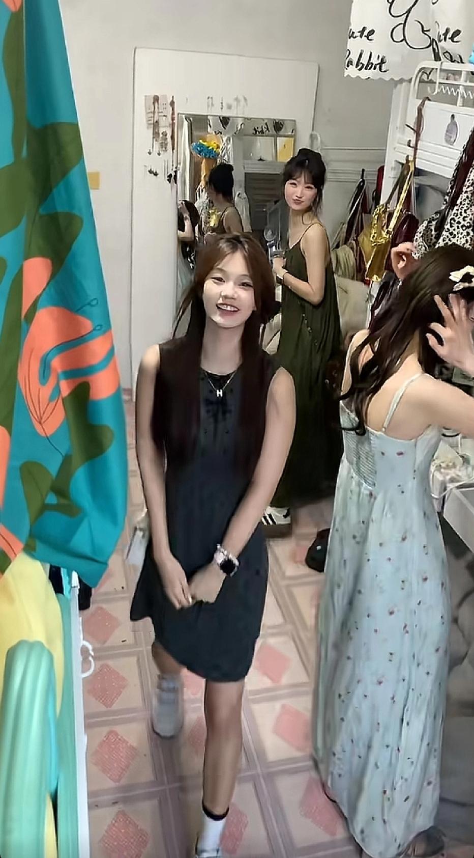 很难见到女大学宿舍那么干净的样子