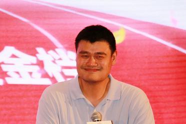 姚明当年最恨宫鲁鸣的一件事，就是2004年他老婆叶莉练晕在海埂。宫鲁鸣把姚明妻子