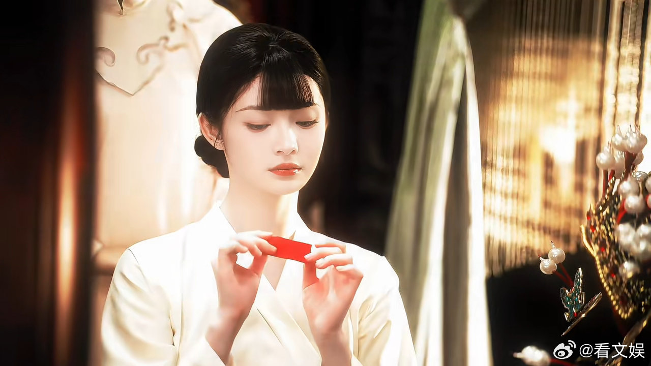 周洁琼原来垂丝刘海可以这么美周洁琼戏曲扮相也美垂丝刘海温婉动人，戏曲扮相惊艳出圈