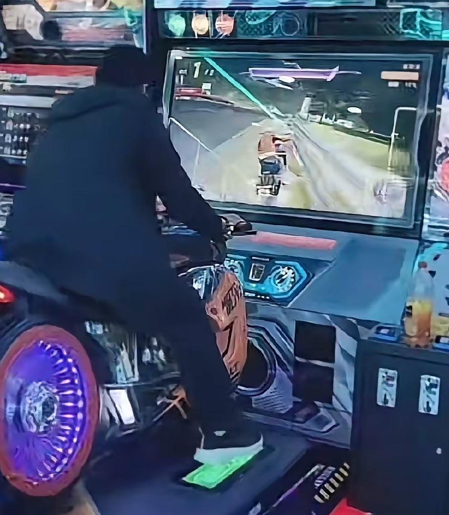 云鹏能不能误解为，回国是天堂；回去是地狱呢？
     云鹏二次回国，还是被家人