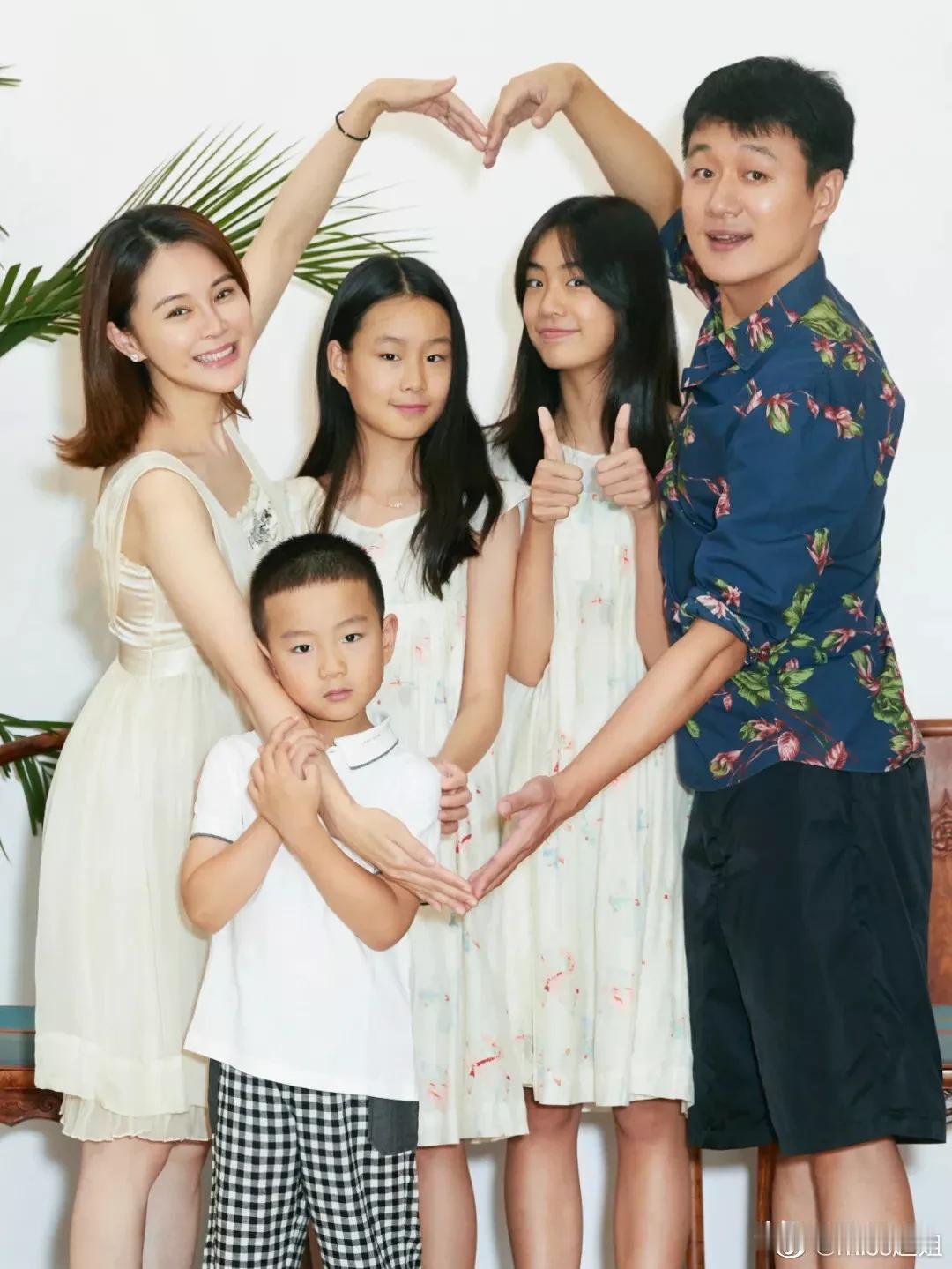 佟大为的长相，应该生儿子，可他偏偏连生了两个女儿，长相被带累了。

两个女儿长得