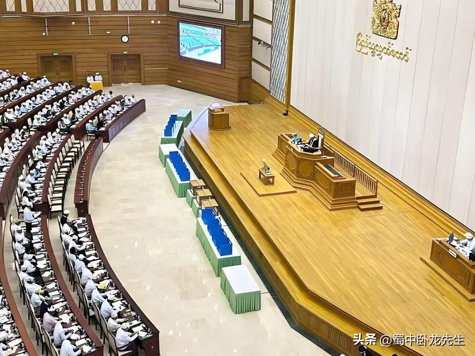 今天传来敏昂莱大将已顺利进入缅甸正副总统竞选决胜阶段的最新消息。根据缅甸联邦议会