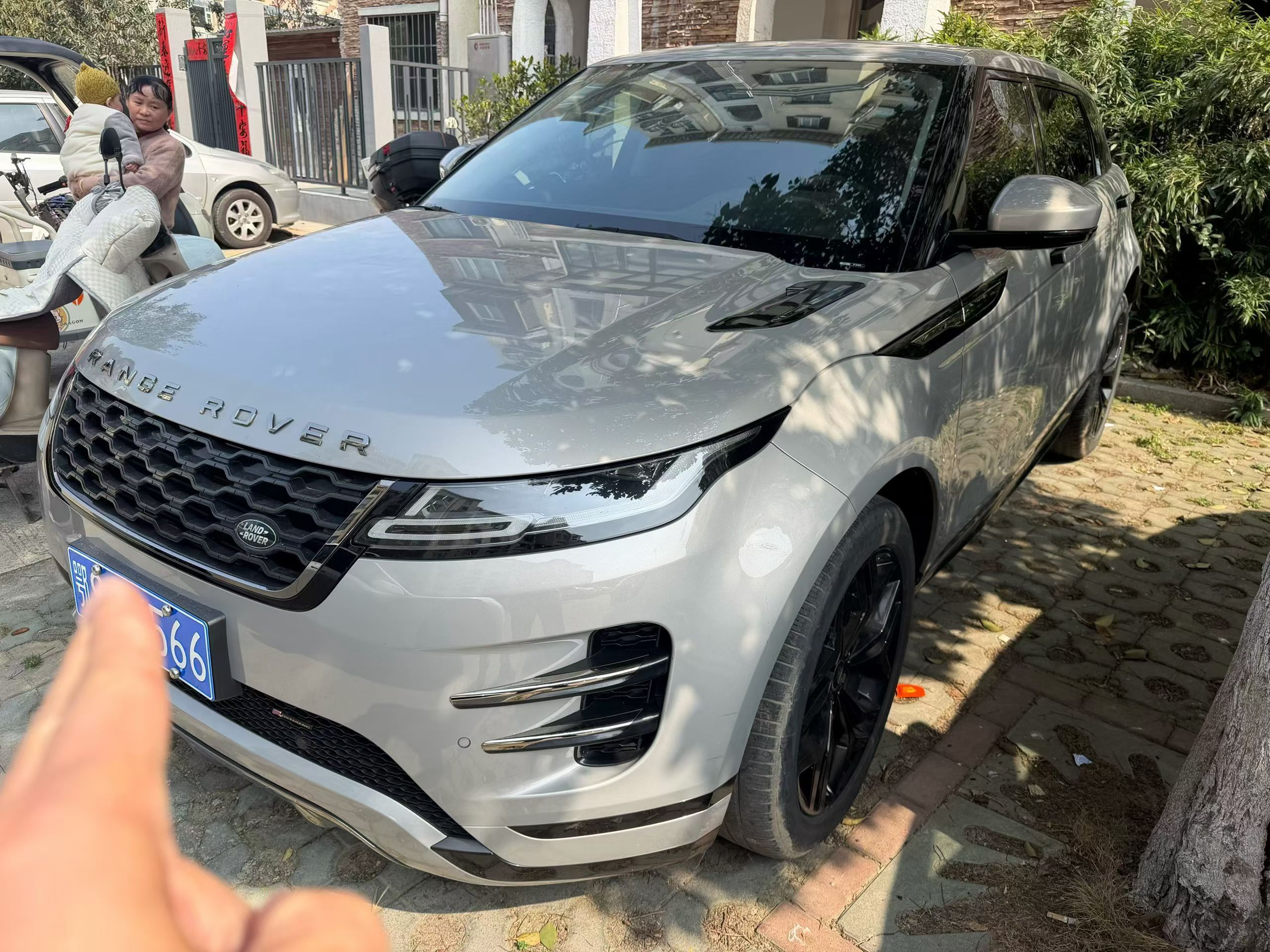 下午拿下23年路虎极光L科林斯古铜特别版，新车42.98，美女一手私家车，全车原