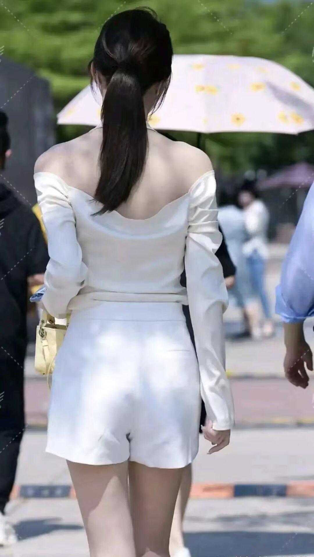 爱意随风起，风止意难平。当一个人不想给你未来时也就意味着他不想跟你在一起了。如果