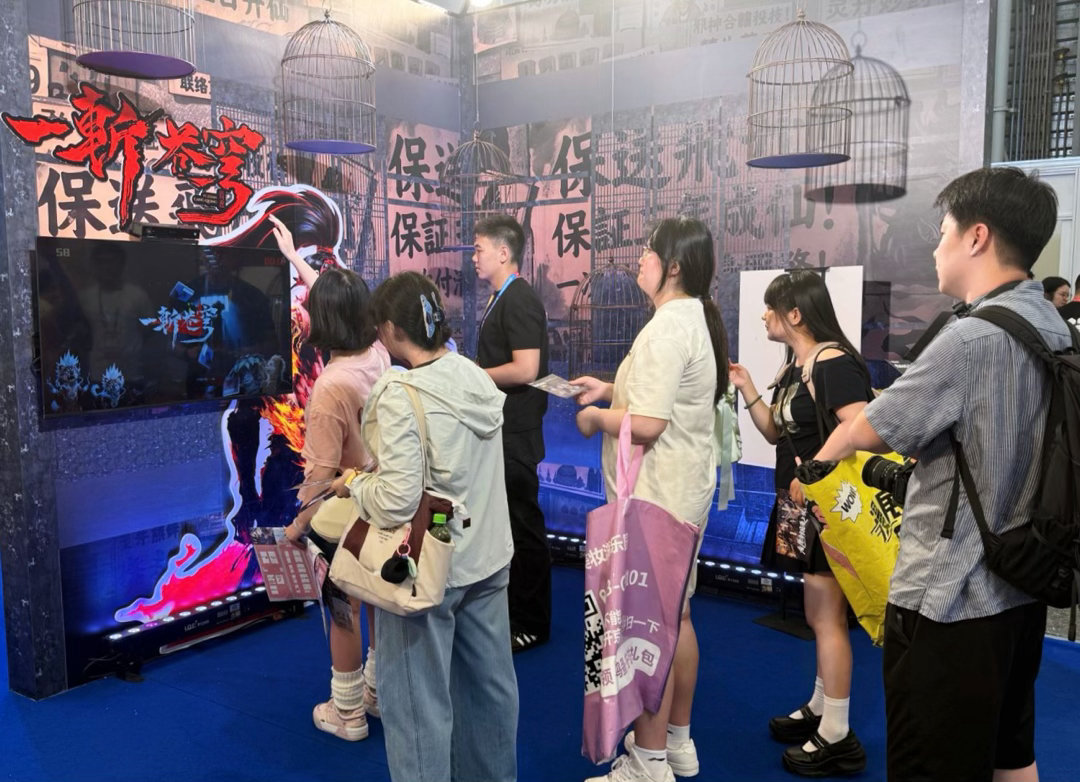 优酷动漫CJ掌管cos的神 CJ开展三天👖展台的coser整活都不带重样的！每