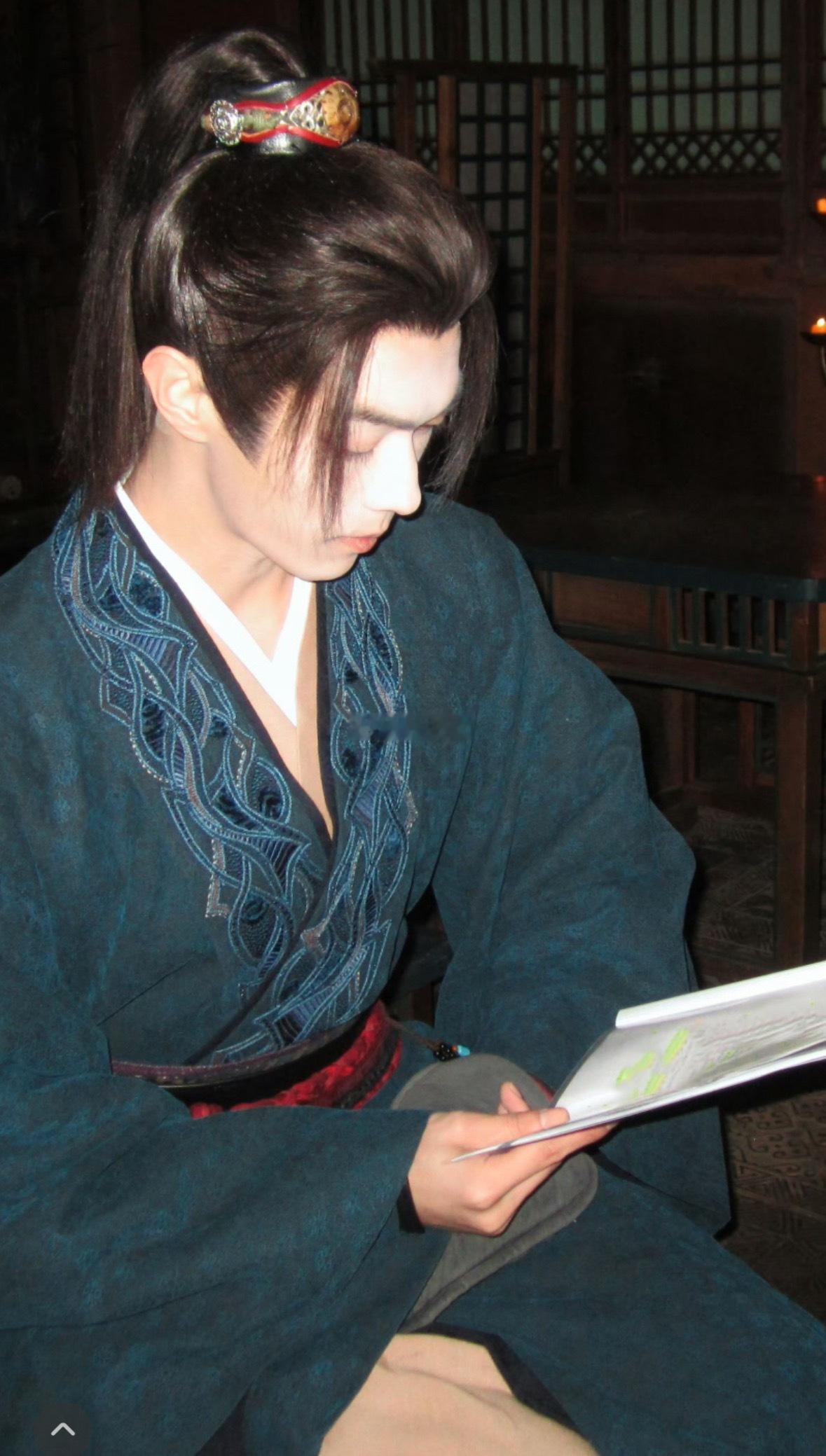 许凯这鼻梁比我三个加一起还高🥹 