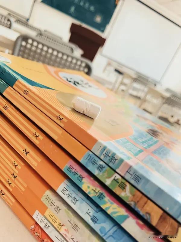 全国小学初中已全部替换新教材 全国小学初中已经全部换上新教材啦。
全国小学初中全