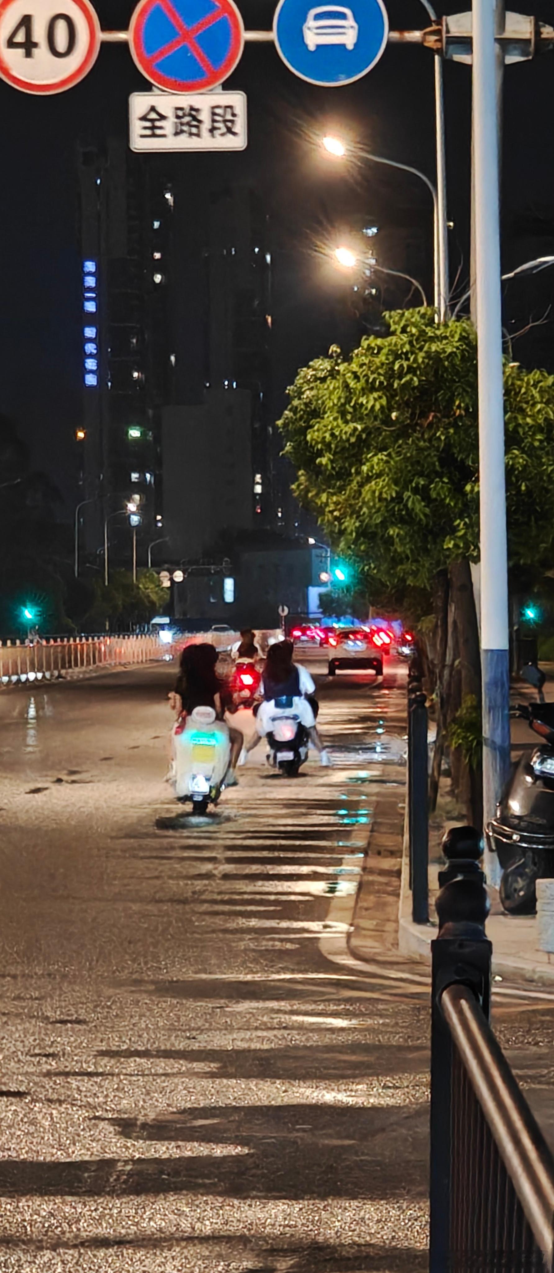 其实老鬼火是没有资格批评新鬼火的，因为没有人可以去批评曾经的青春...什么是老鬼