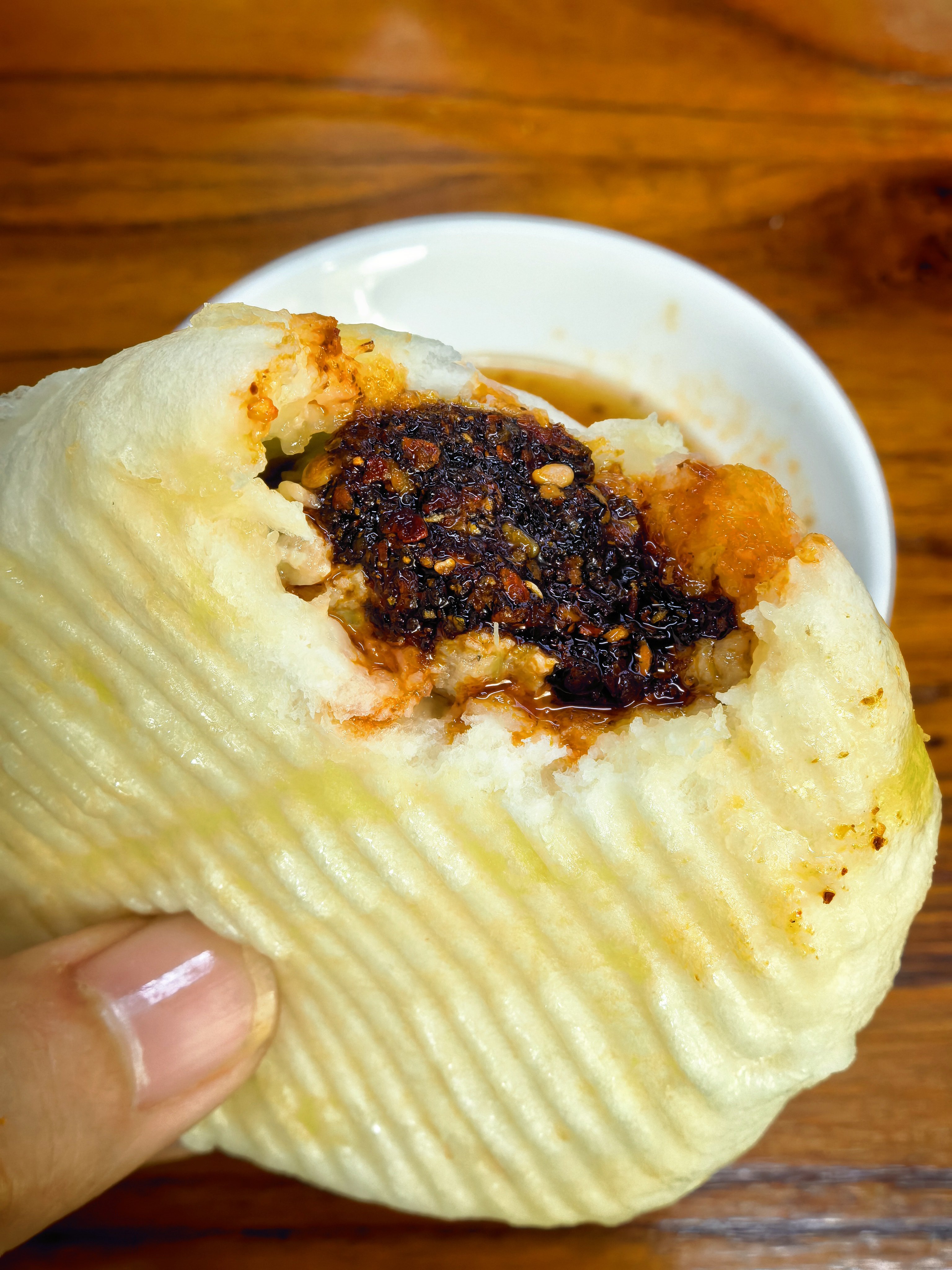 我妈想吃渭南时辰包子了，我就开车带她来吃。时辰包子的精髓在于香辣子，虽然不辣但是