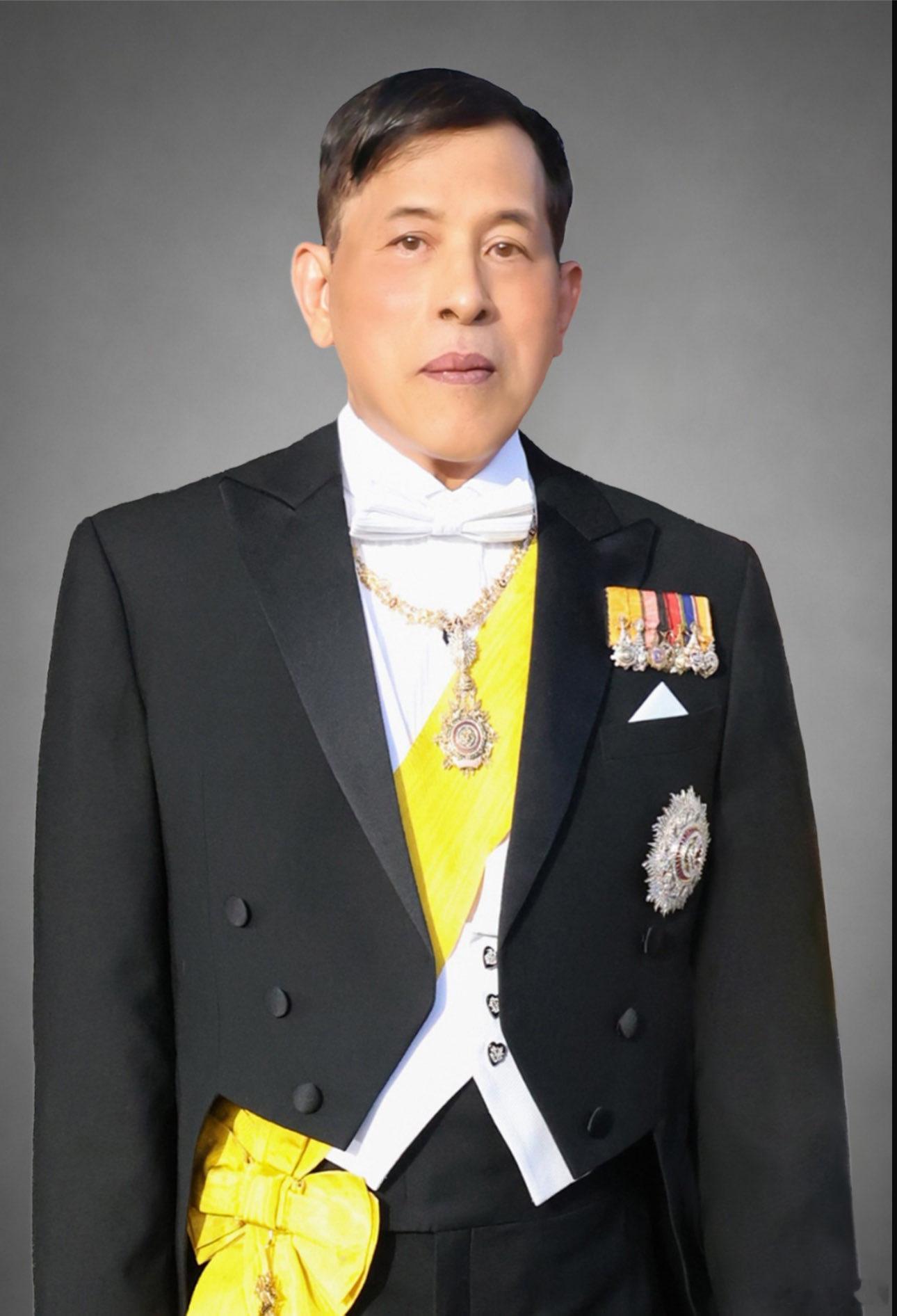 挪威王室 🇳🇴泰国王室 🇹🇭8月30日，泰国国王御颁旨意，向挪威新任国王