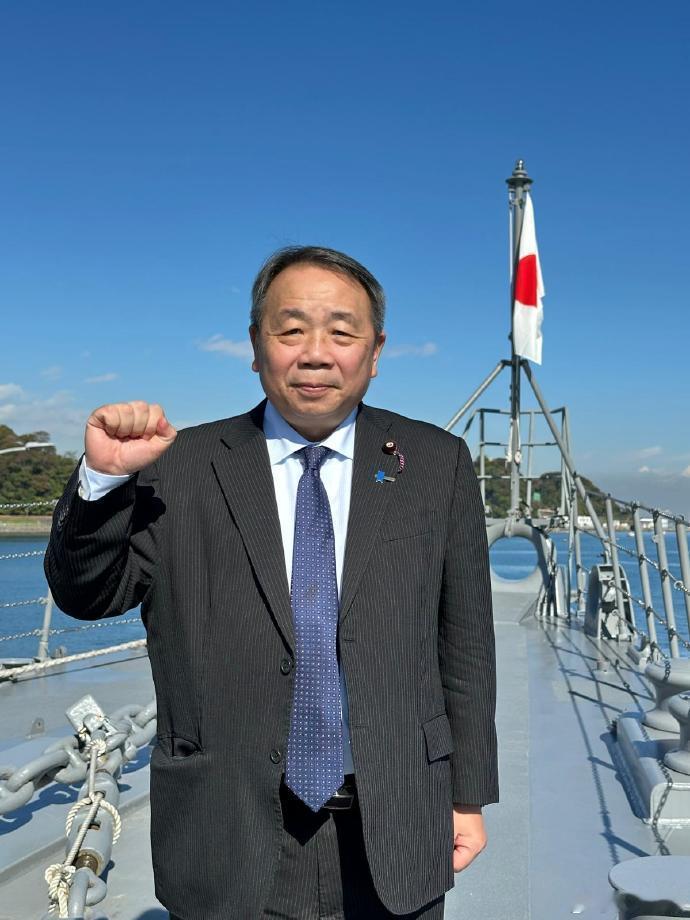 汉奸石平为高市早苗出谋划策，他指出日本国土面积小，实力有限，单打独斗肯定不是中国