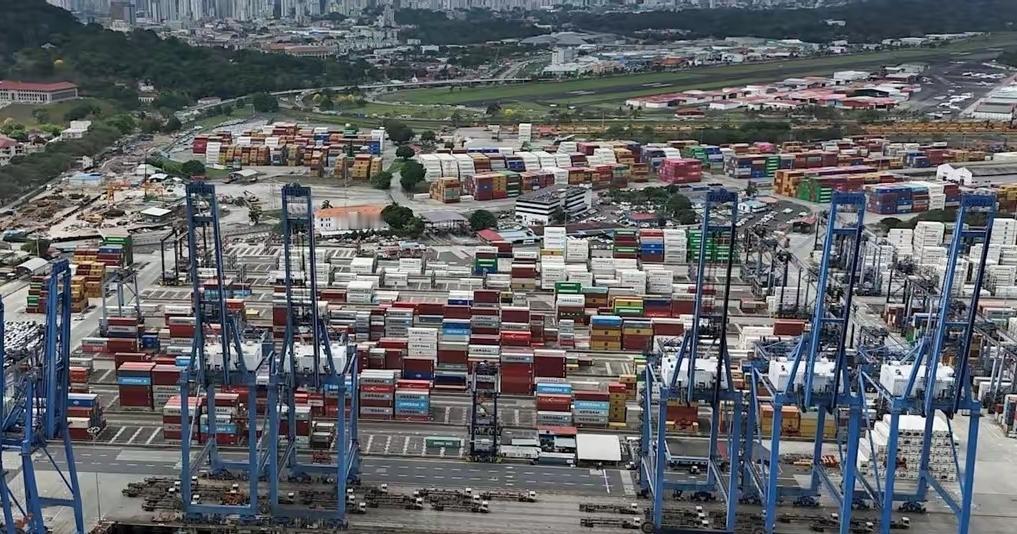 巴拿马政府今天（2月24日)依据最高法院的违宪裁决和总统行政令，强行接管长和旗下