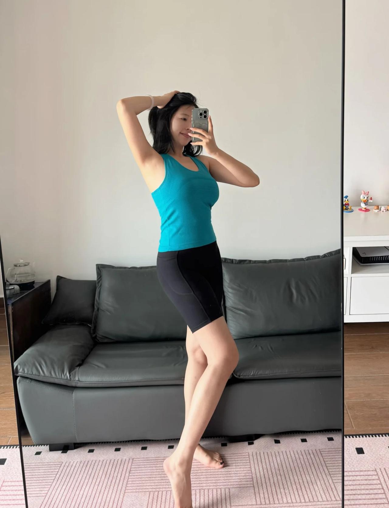 运动女孩儿的对镜自拍
好好看的蓝色穿上做冥想🧘🏻‍♀️真的是结束后心情舒畅喜