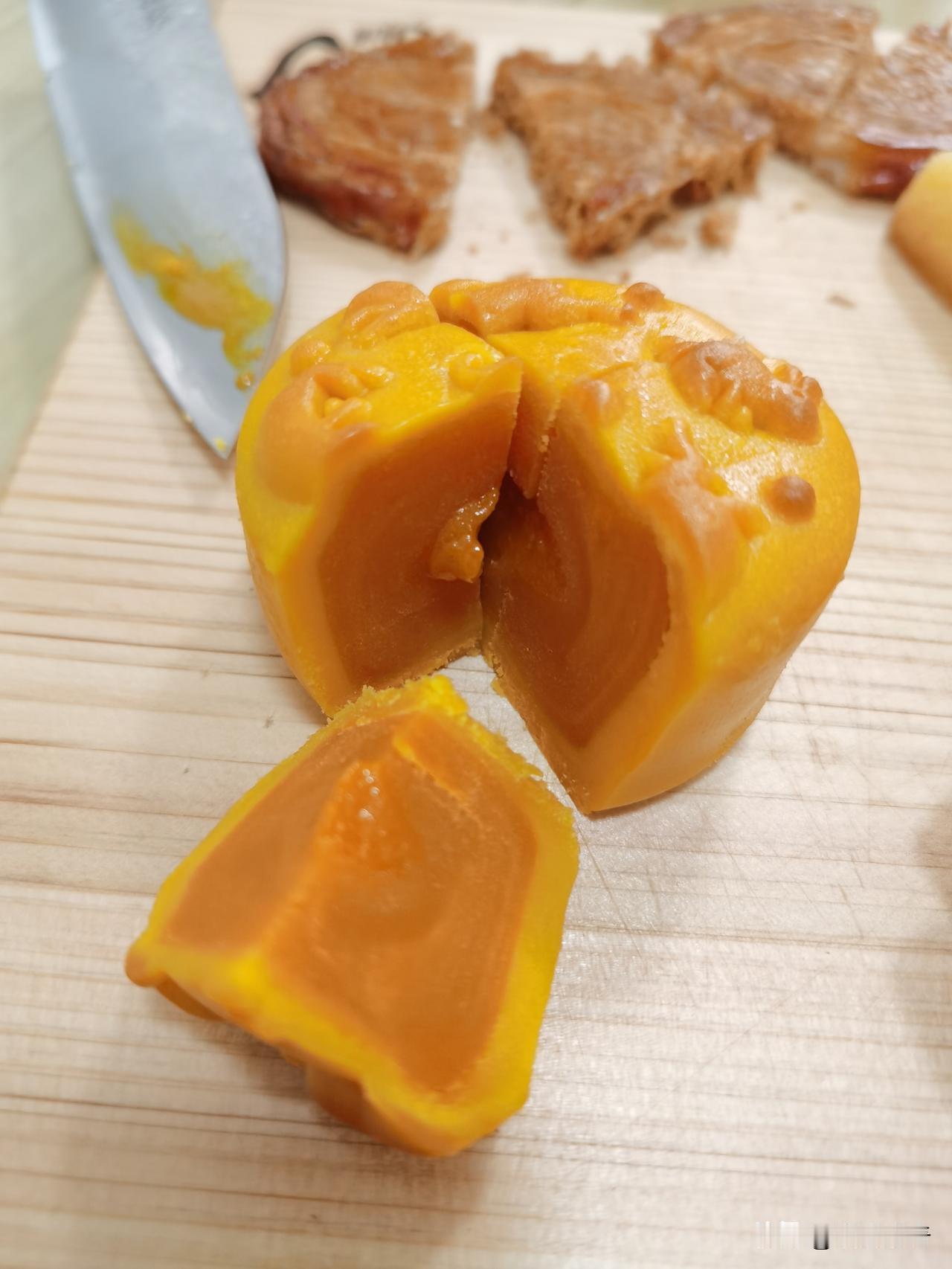 卢布松月饼做的也还行[强]
不输他家的费南雪玛德琳[呲牙]