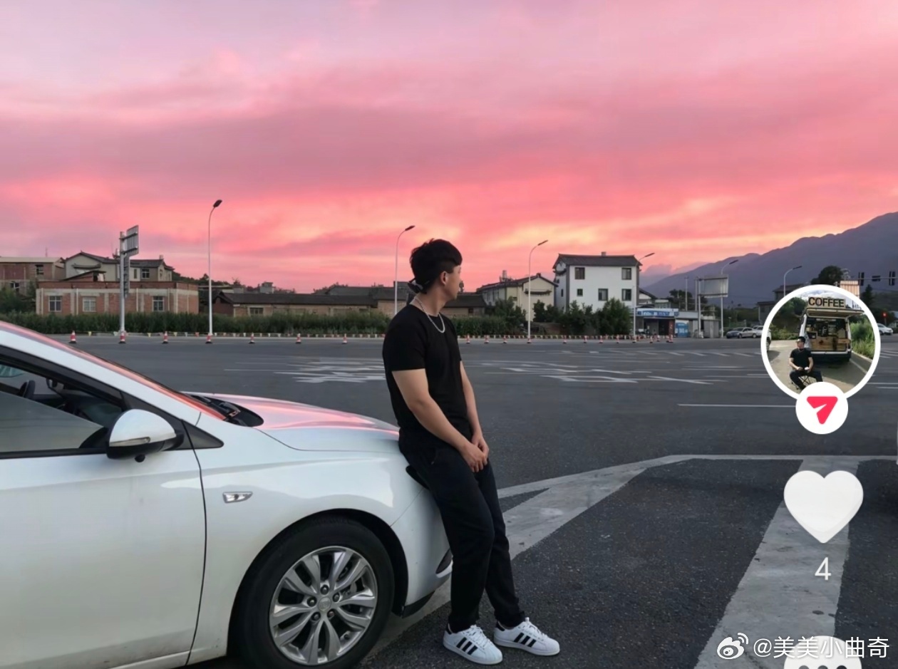 某位最近刚学会使用ai的男人先是发抖音给自己的背景图变成超美丽但略显魔幻的夕阳渐