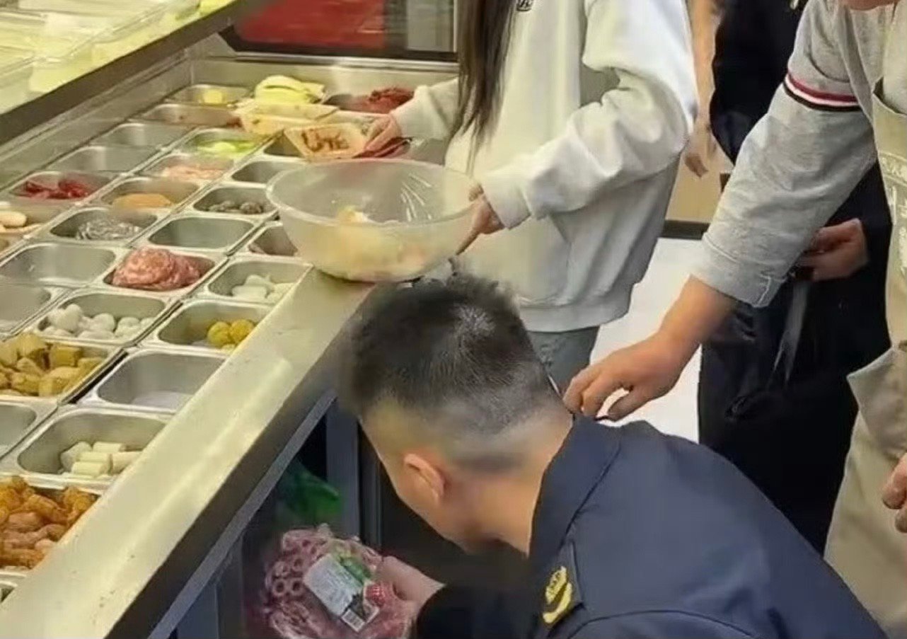 刘文祥麻辣烫 刘文祥真的是看店下菜碟，同个牌子不同店，体验差得不是一点半点。有些