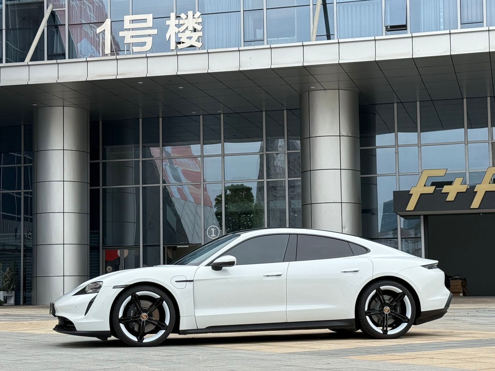 油价暴涨谁是超级赢家我觉得最近买电车还是油车应该还会成为一个热点 