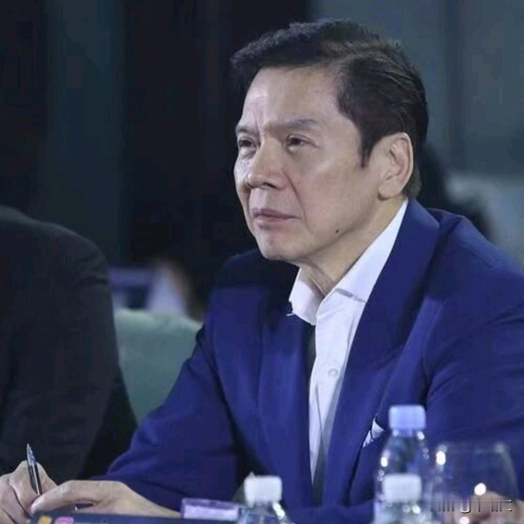 向华强砸几亿捧向佐血亏！曾认最大败笔，十年后却为儿子骄傲
 
这瓜听得人又唏嘘又