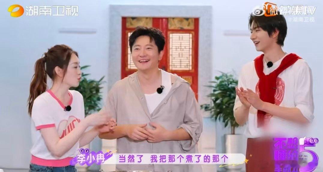 李小冉给牛肉丸剃头不想睡的星期五群像 综艺名场面来袭！李小冉的脑洞绝了，挤牛肉丸
