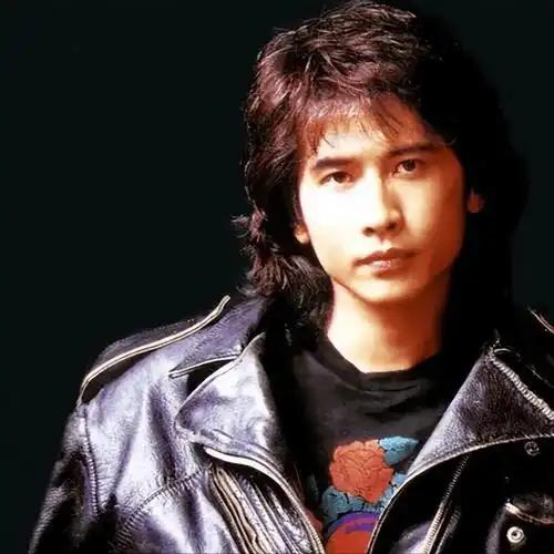 齐秦的老歌《外面的世界》:
    很精彩？很无奈？
             