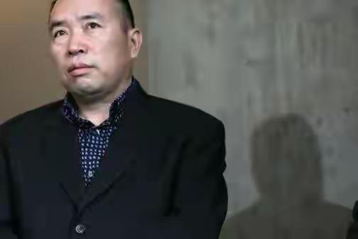 远华集团赖昌星身边三个女人，，赖昌星身边从来不止曾明娜一个女人。一个发妻，一个情