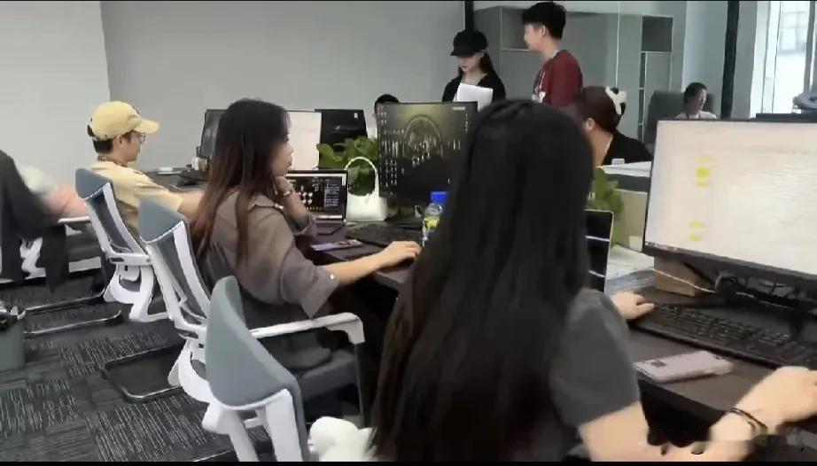 公司管理周会上聊到“管理改进”，一部门高级经理称：让员工写日报/周报/月报，其实