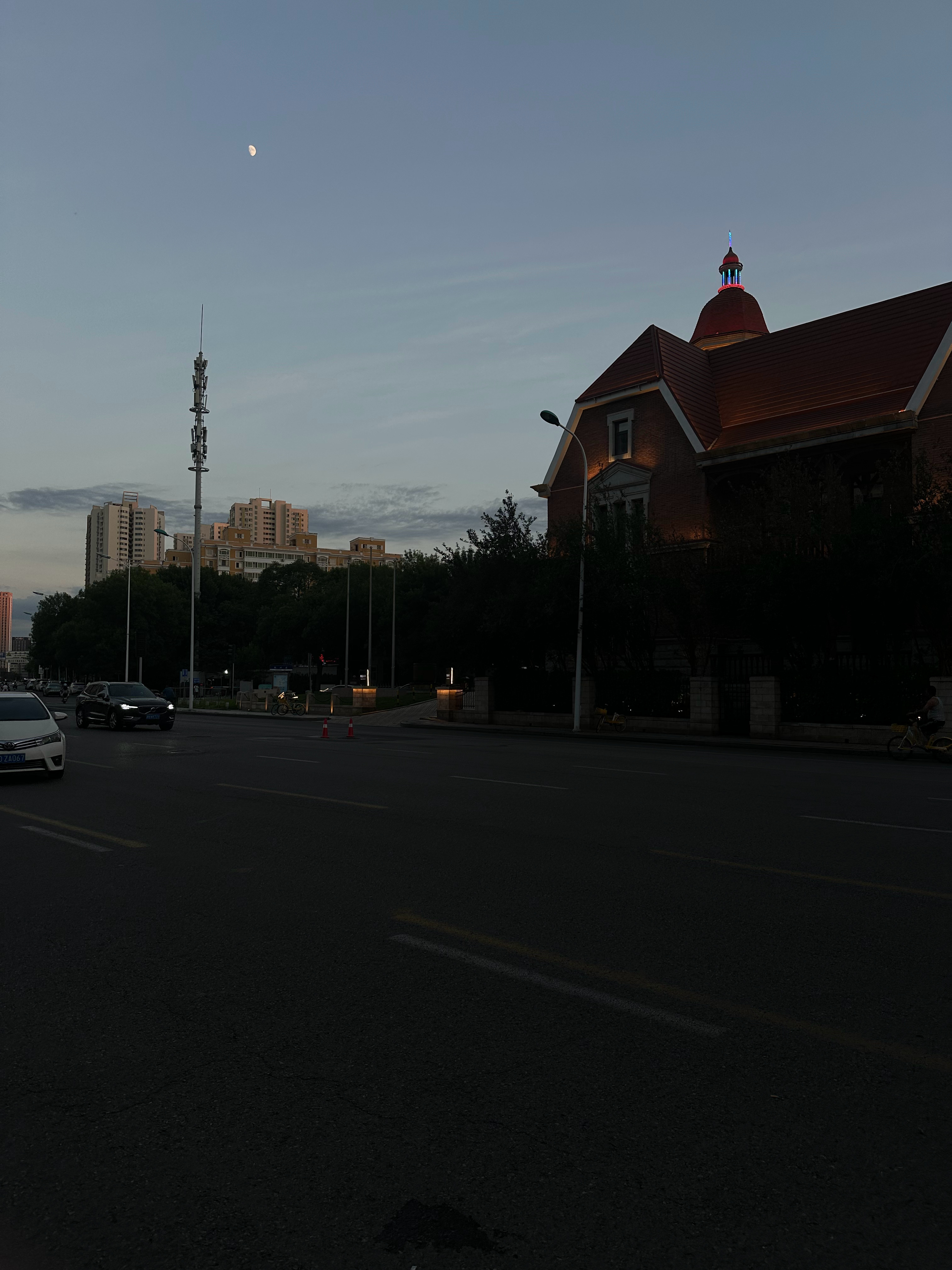 天津这地铁怎么比景点还好看天津地铁的惊艳，源于它将“哏都”的幽默感、海河的流动诗