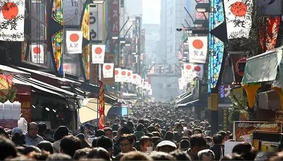 别看高市早苗叫唤的很嚣张，其实日本内部包括这位嚣张的女首相都心知肚明自己的政治策