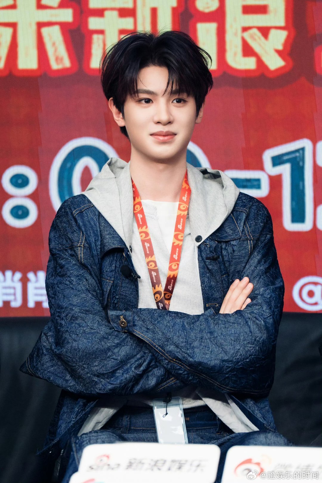 黄明昊被辣到了我被黄明昊辣到了 黄明昊无实物吃辣也太有戏了！眼珠子一溜全是鬼马点