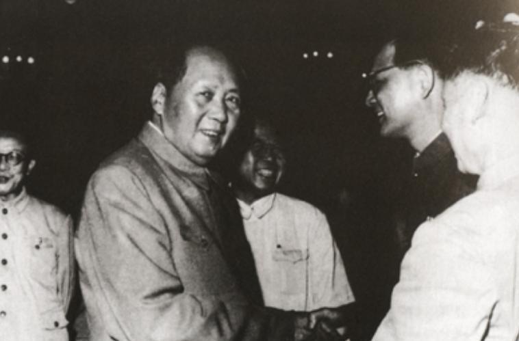 周恩来的黄埔同学，三次与蒋介石决裂，建国后却成国家副主席，为何引发巨大争议？
1