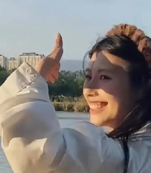 25岁女子患遗传性小脑萎缩症，病情恶化只能坐轮椅，相恋四年的前男友却毅然复合，还