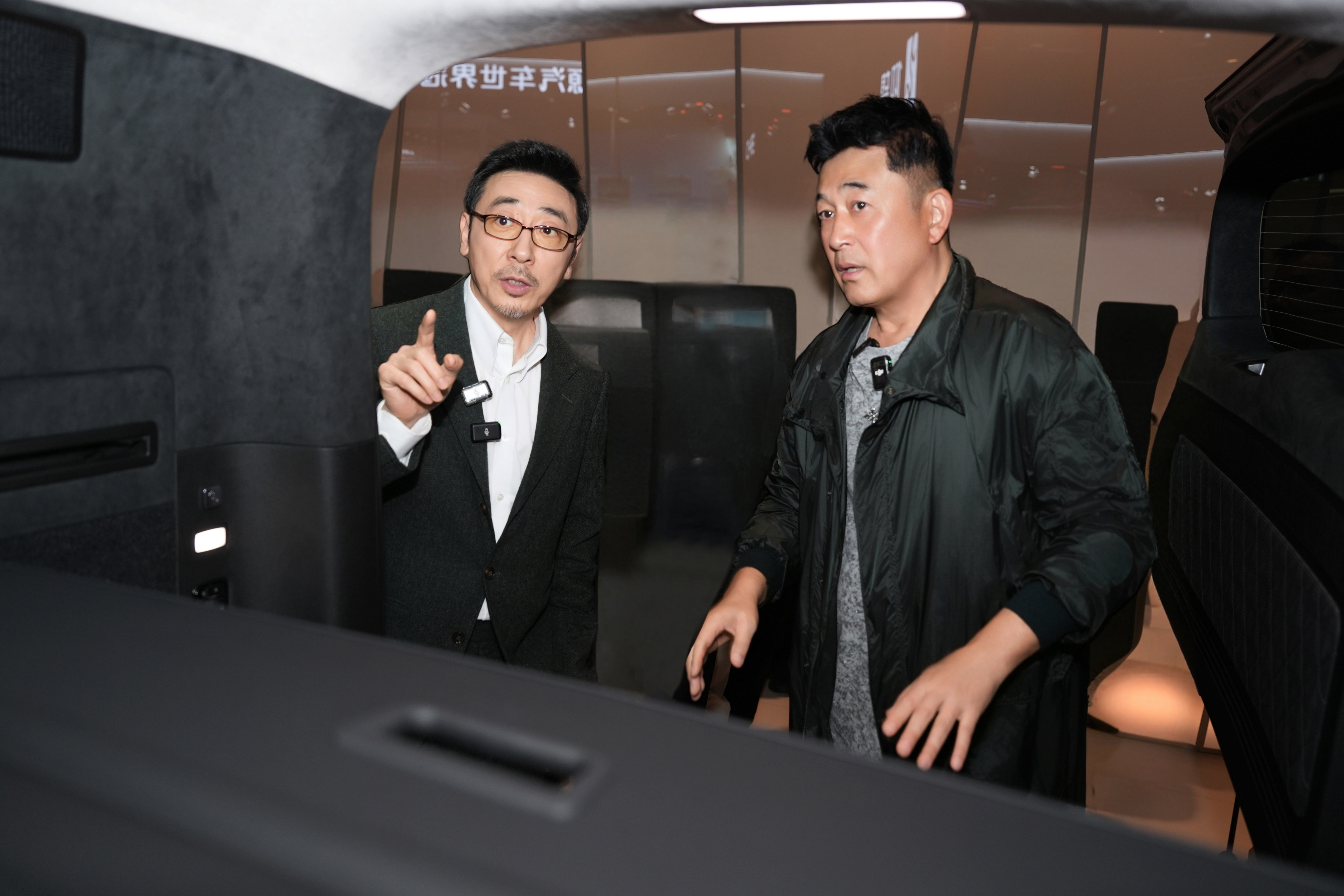 2026北京车展，人气最高的地方绝对是仰望展台！《扫黑风暴》里的高明远扮演者王志