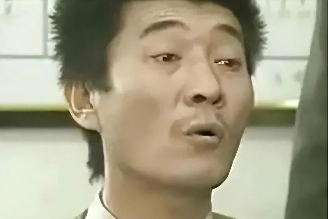 亲爹被打、祖坟被刨！2002年，广西男子因祖坟被挖，一怒之下灭仇家满门，炸完村委