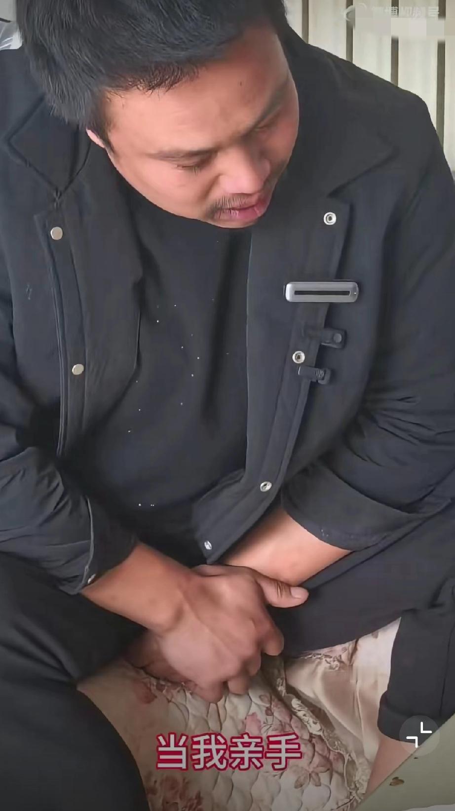 河北邢台一家五口遇害案今天上午开庭，幸存者说是其亲手将五位亲人送进火化炉，唯一诉