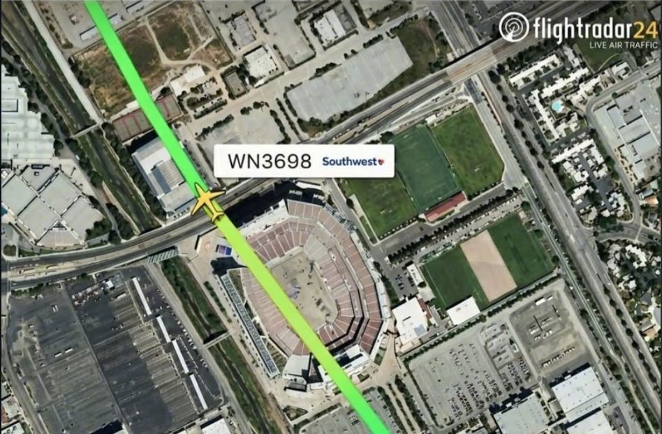 大v观赛团 在利维球场（Levi's Stadium），卡塔尔和瑞士之间的比赛中