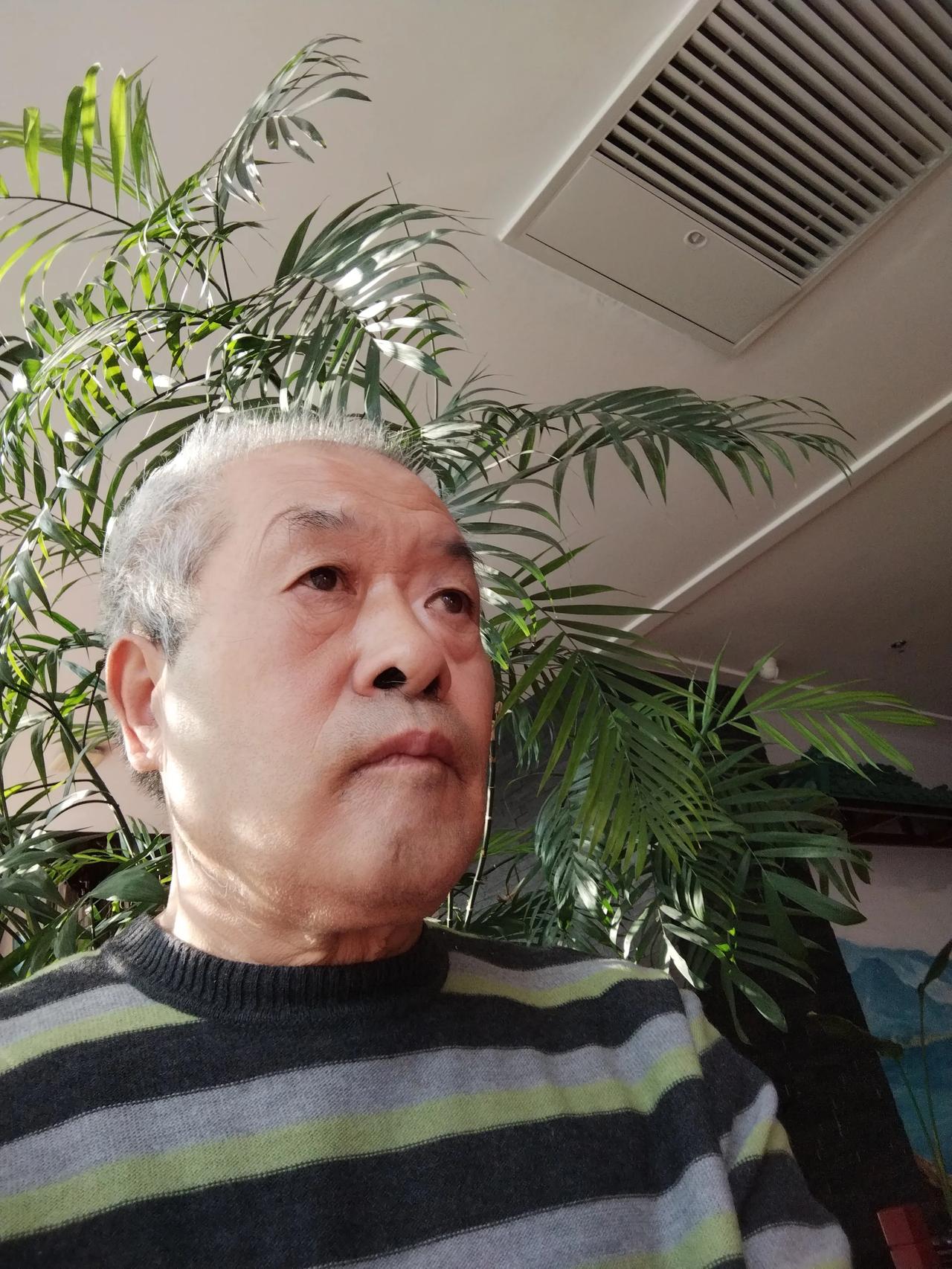老汉今年七十二

竞然还能找活干

工作轻松去打更

？？

懵了，求添一句。