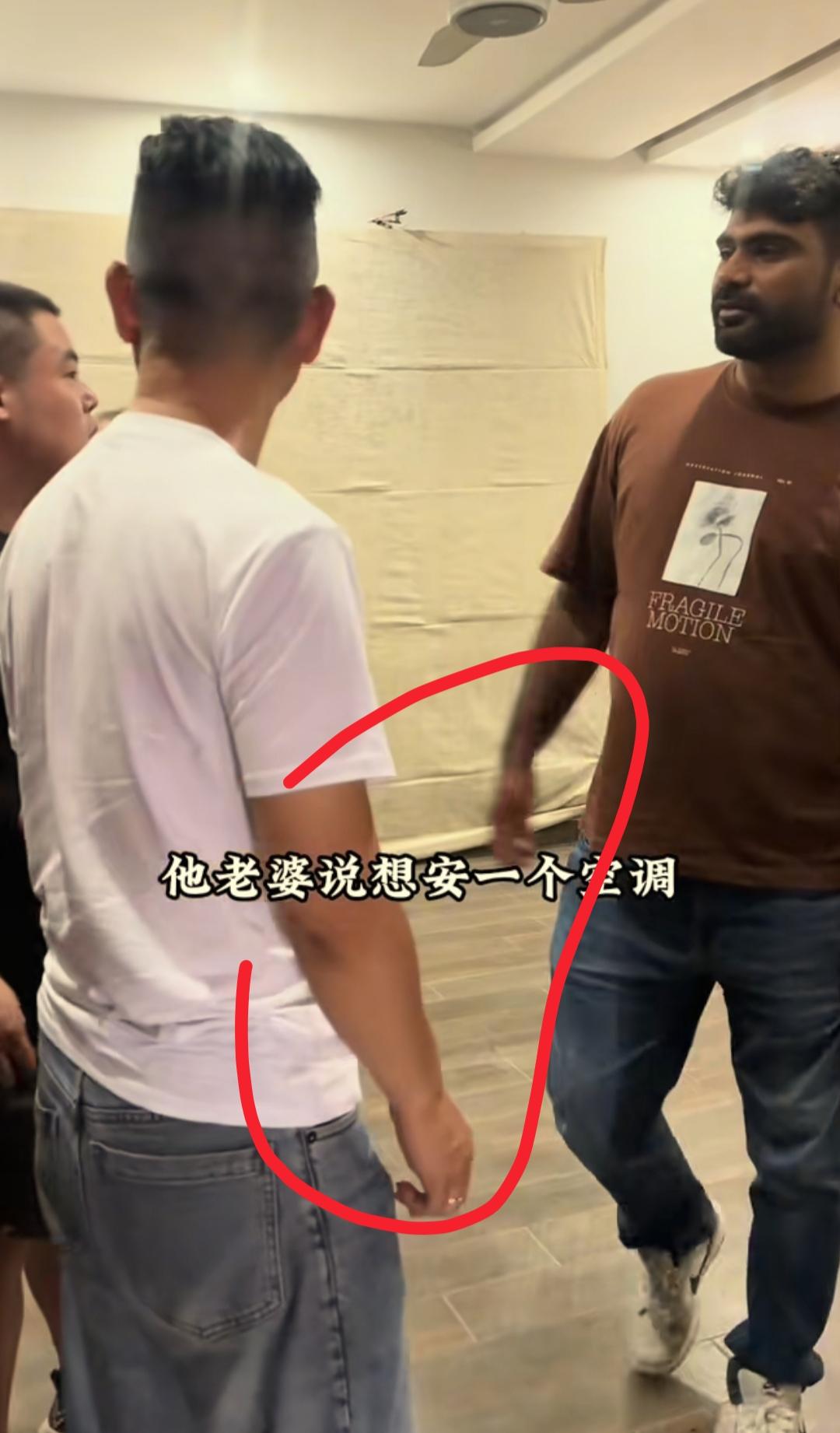 看到皮衣哥花钱安置新居我忍了
看到他制定规矩约束众人我也忍了
可是看到他真心付出