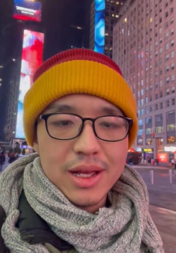 这种下三滥就能拿到身份？呵呵，一只被台独骗的SB不值得同情。祝：自生自灭！#黄媒