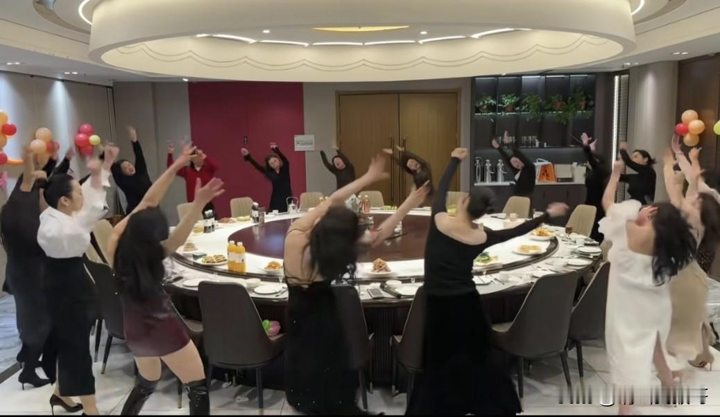 这种聚会一般都是什么人？跳的这么嗨