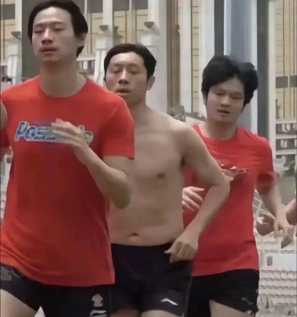 上班就没有不疯的，看看都给马龙许昕樊振东累成啥样了 ​​​