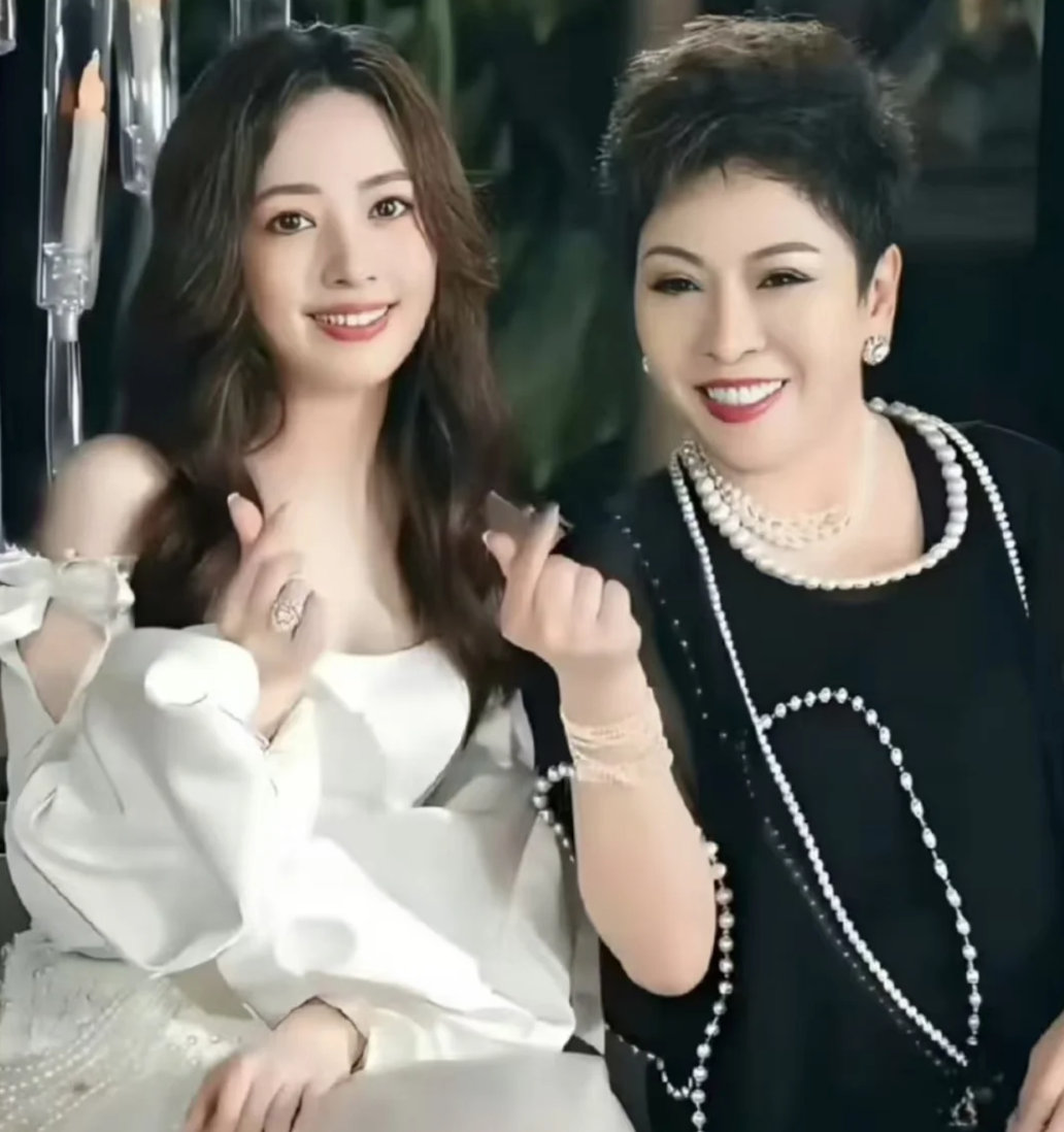 向太谈郭碧婷缺点向太吐槽郭碧婷心太软向太担心老人照看孩子精力不够，郭碧婷却念及情