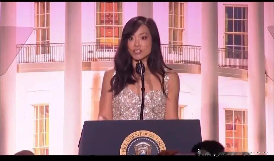 白宫记者晚宴发生枪击事件白宫记者晚宴突发枪击事件，现场混乱，特朗普被紧急疏散。美