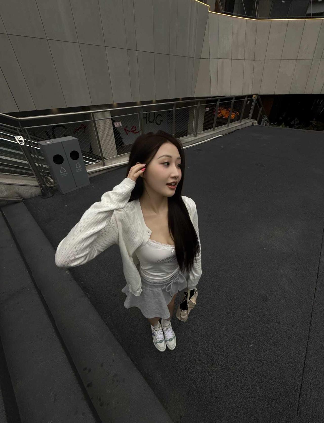 姐就是这么随便一拍都出片～
随地大小拍 穿搭OOTD