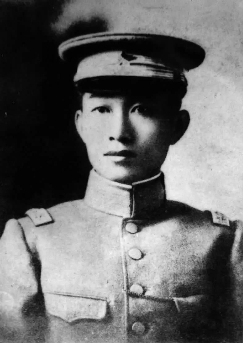 在历史的长河中，总有一些人物以其非凡的成就和独特的情感经历，成为后世传颂的佳话。