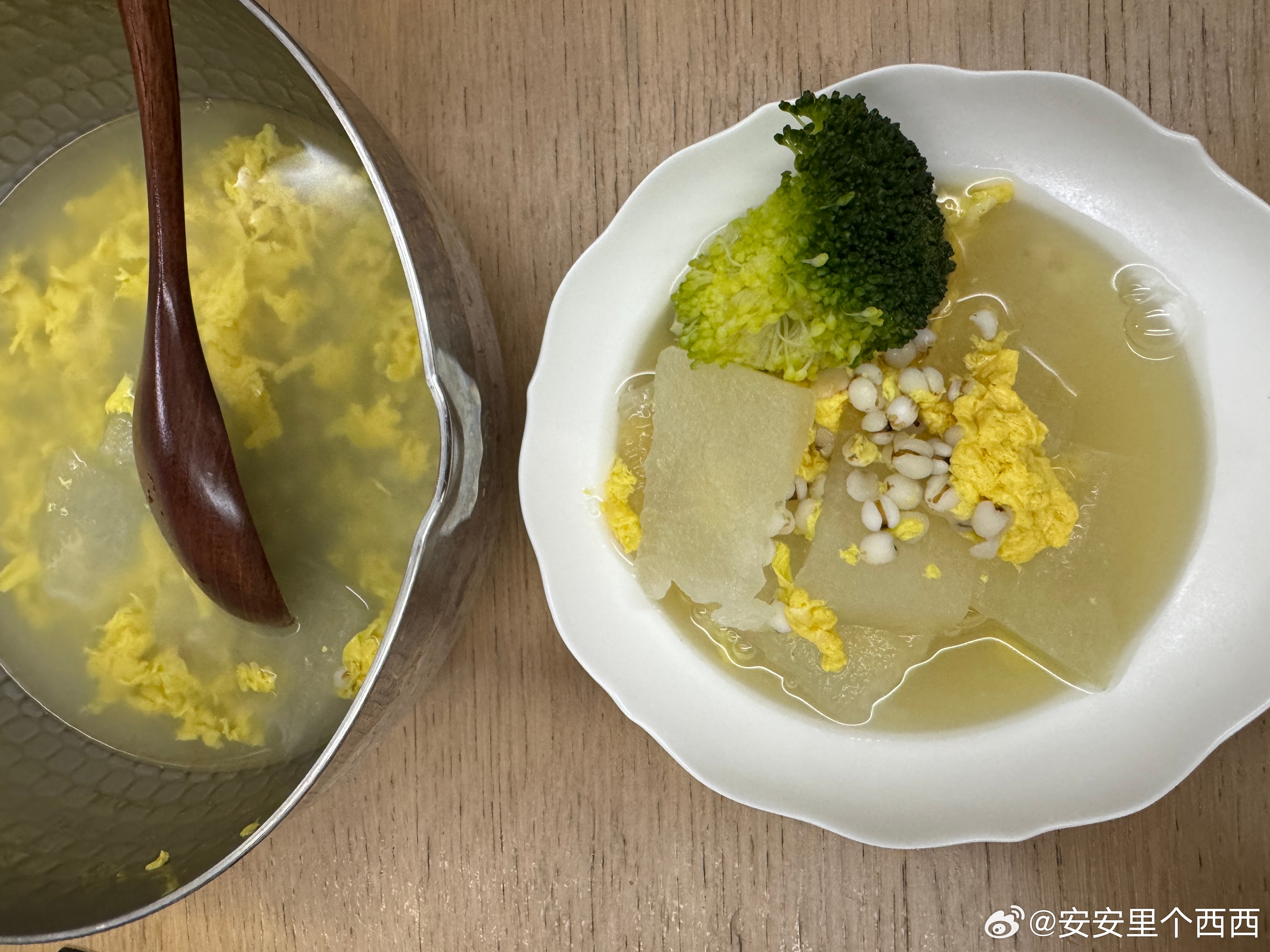 今天的晚饭有点凄凄惨惨戚戚啊图片的食物外加一根黄瓜是今天的食谱吃的时候我在想周一