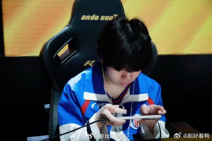 LGD天周决赛MVP天神神了 天神牛b🌟，直接拿下第六周周决赛MVP，整体状态